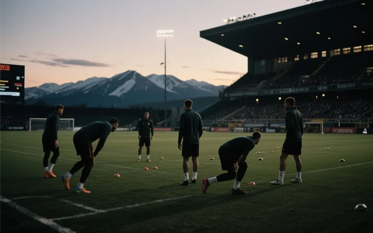 高海拔球场傍晚光线与球员热身的电影感画面